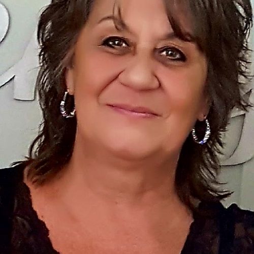 Janet Navarro headshot