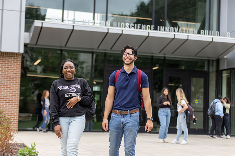 PNW students stand outside the Nils K. Nelson Bioscience Innovation Building