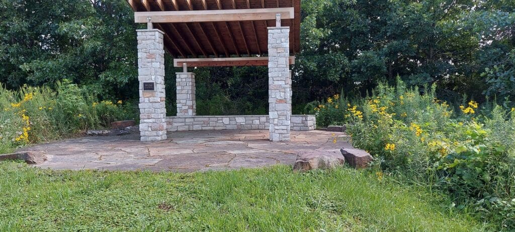 A small pavillion made of bricks with a wooden roof