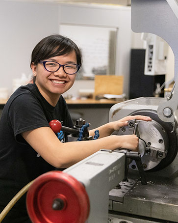 A PNW student works in a lab