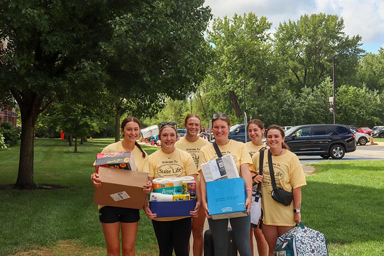 PNW students moving items into their dorm rooms
