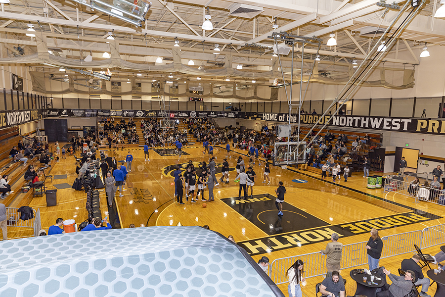 An aerial photo of the gym during the Mane Event