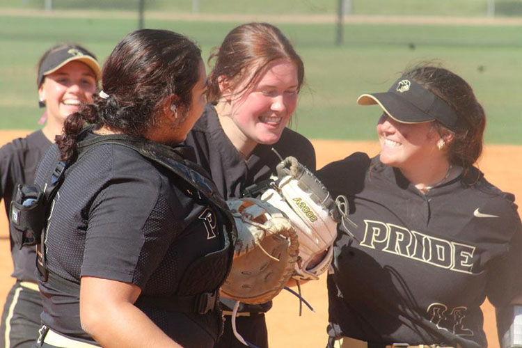 PNW softball team