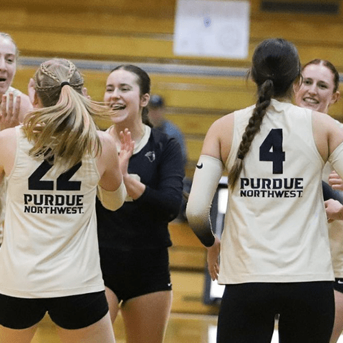 PNW Volleyball players on the court