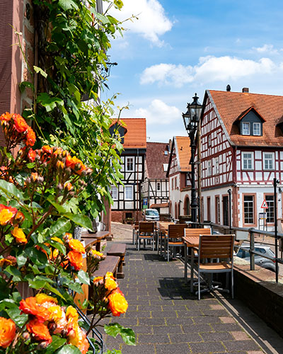 Marketsquare (Obermarkt) in the heart of Gelnhausen with historical half-timbered houses