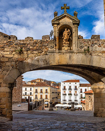 Arco de la Estrella, Arch of the Star overlooking the Main square of Caceres in Extremadura, Spain.