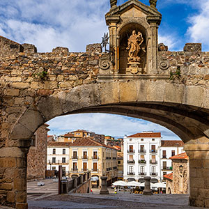 Arco de la Estrella, Arch of the Star overlooking the Main square of Caceres in Extremadura, Spain.