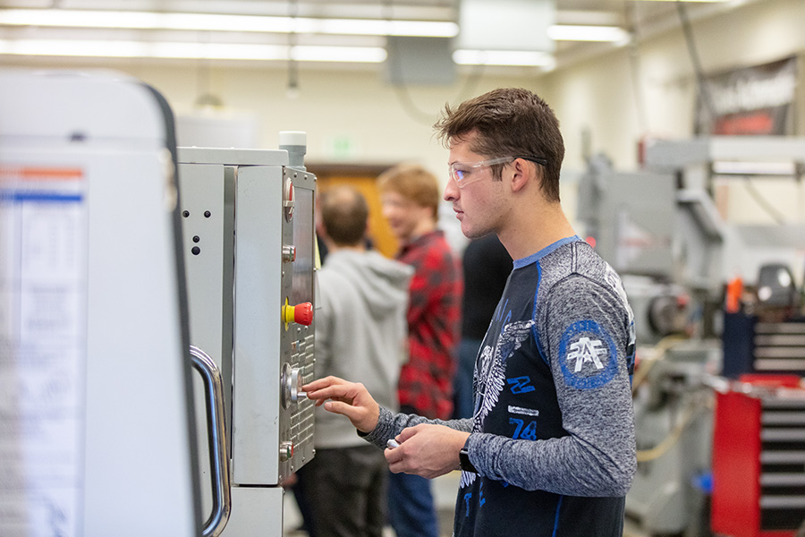 A student works with lab equipament