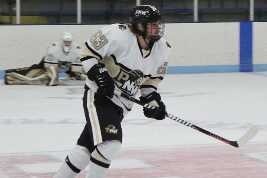 The ice hockey team is pictured.