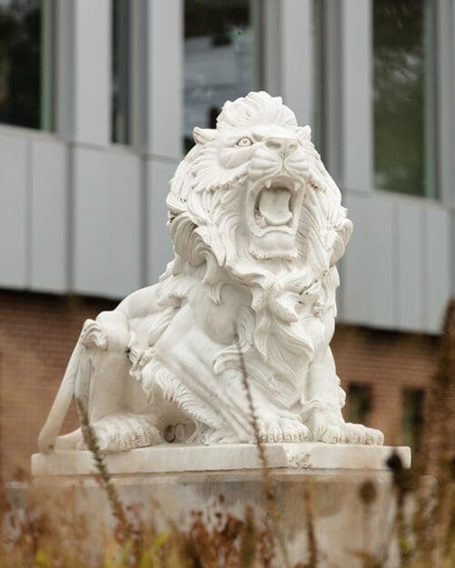 RoaringLionSculpture_550x688