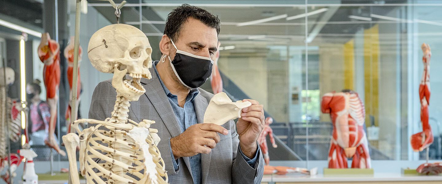A professor offers an anatomy lesson for an integrative human health class. Photo copyright Laura Peters/CannonDesign.