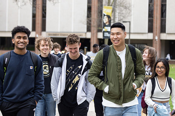 A group of students walks together across campus