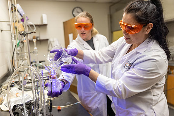 PNW students work on a chemistry project