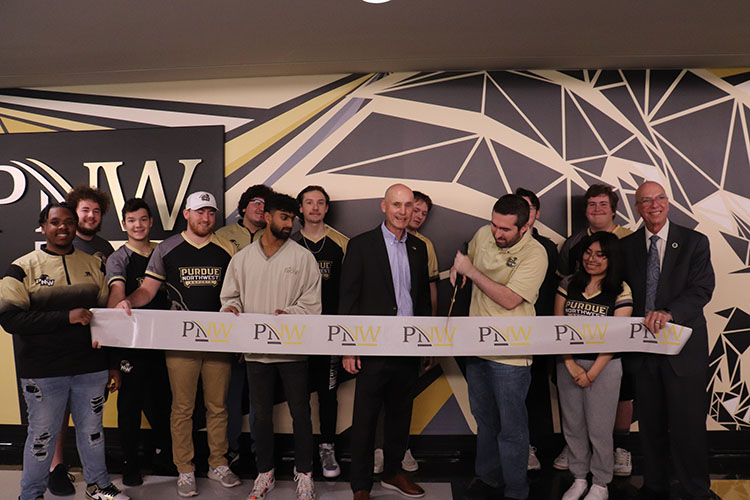 Students gather with Esports coaches, Chancellor Keon, and Rick Costello during the Hammond Esports Ribbon Cutting.