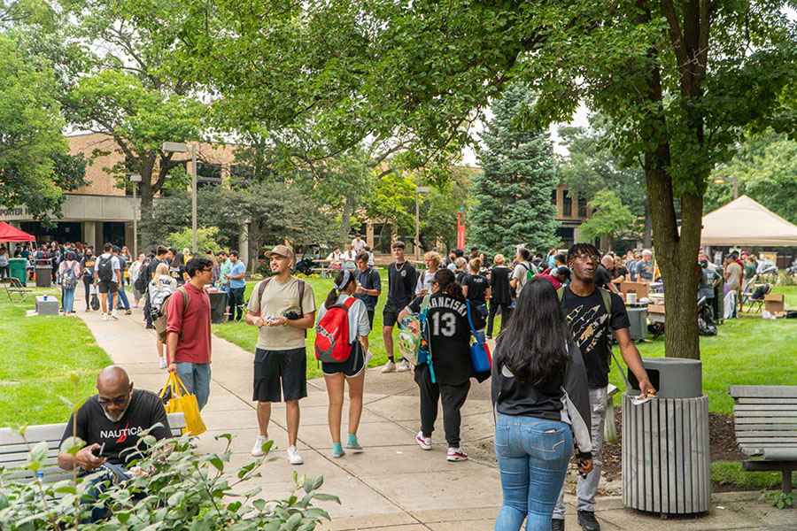 Students gather on the Hammond Campus for a welcome rally.