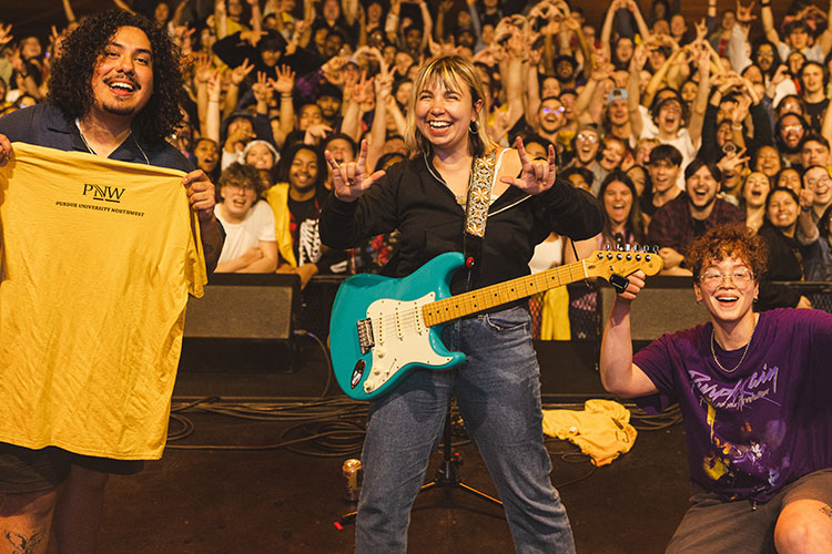 The members of Beach Bunny pose with the crowd.