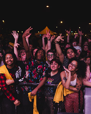 A crowd of students during an outdoor concert