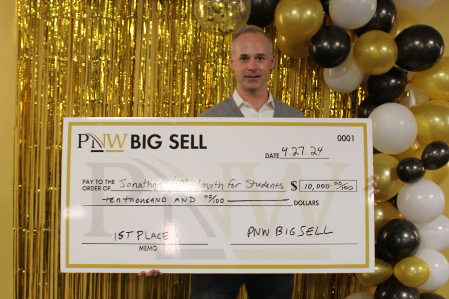 First place winner of the PNW Big Sell, Jonathan Rose