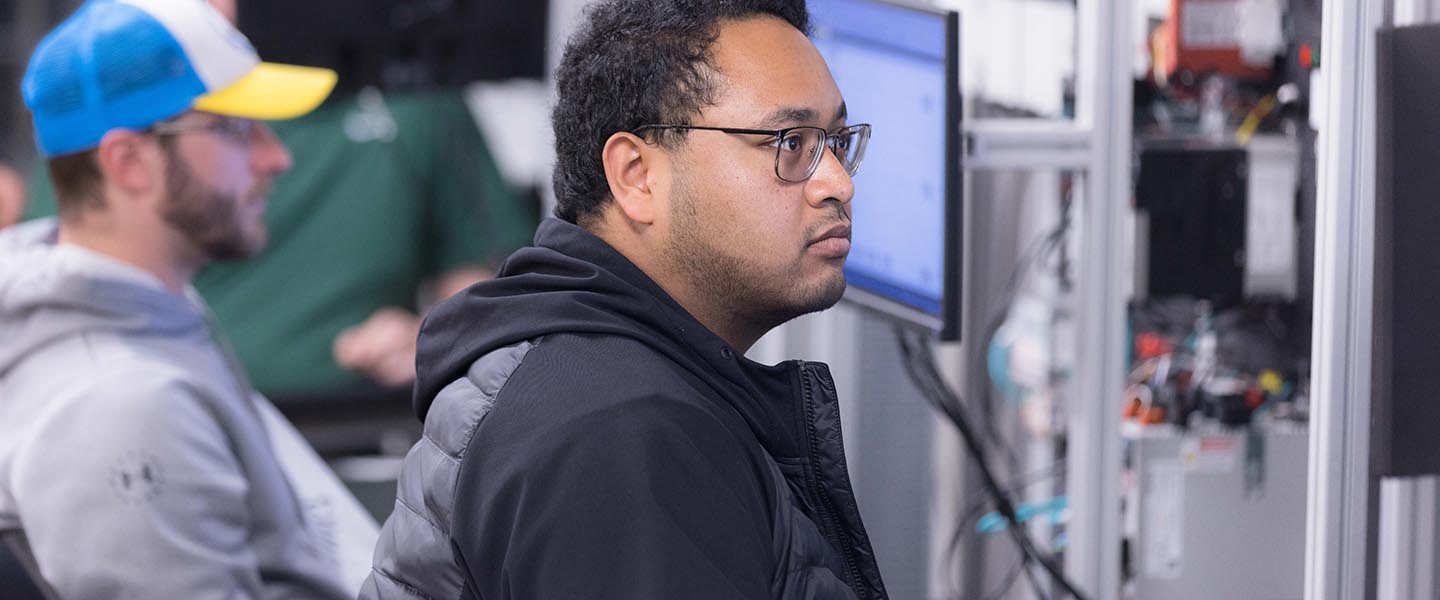 PNW student working on the computer in a classroom 1440x600
